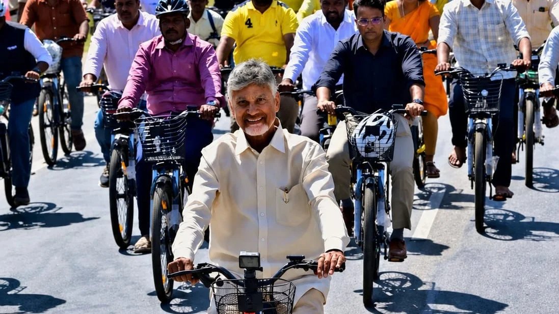 సైకిళ్లపై ఆఫీసులకు వెళ్లాలని చంద్రబాబు పిలుపు