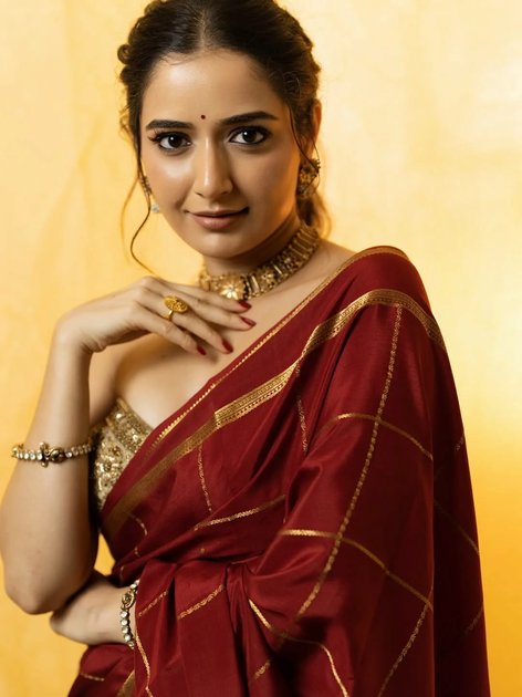 Ashika Ranganath Stuns Pink Gold Saree Chittara Star Awards 2026
