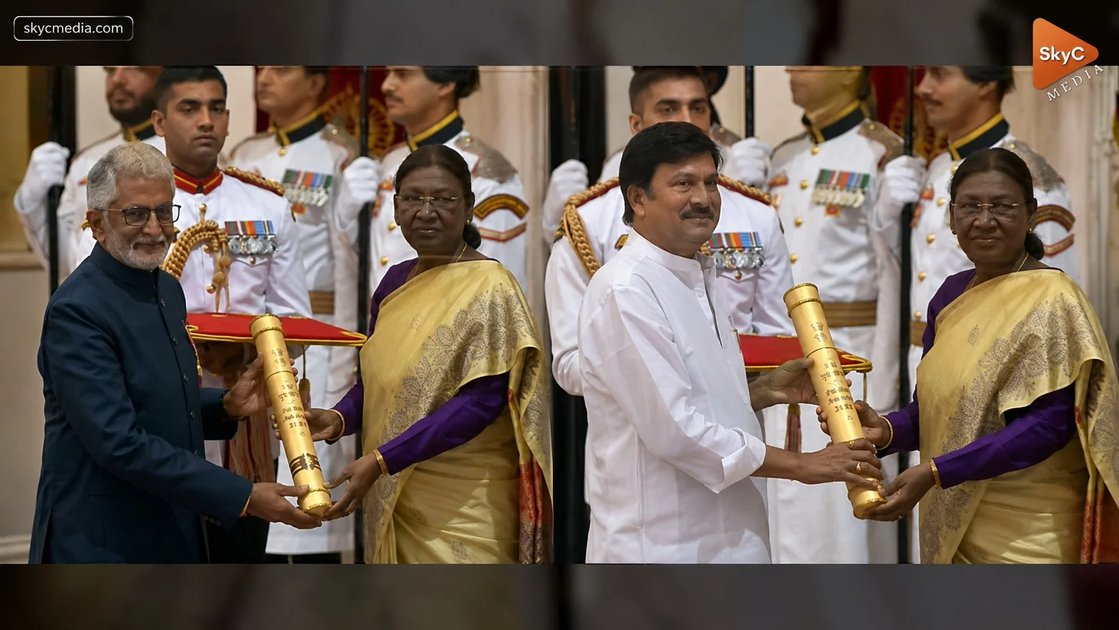 మురళీమోహన్, రాజేంద్రప్రసాద్ కు దక్కిన అరుదైన పద్మశ్రీ గౌరవం