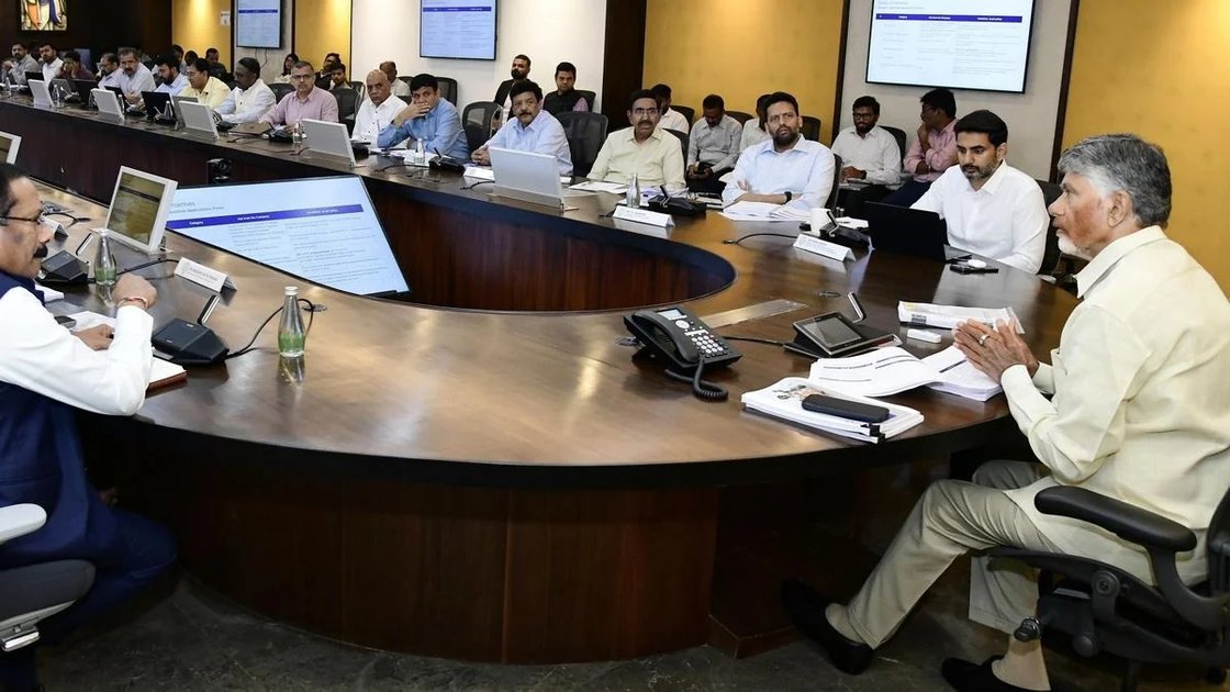 సచివాలయంలో చంద్రబాబు ఆధ్వర్యంలో కీలక సీఆర్డీఏ సమావేశం