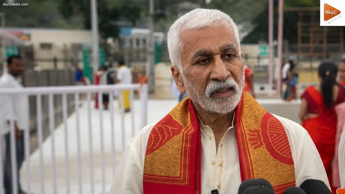 కొత్త పార్టీ ఏర్పాటుకు విజయసాయి రెడ్డి సిద్ధం.. తిరుమలలో ప్రకటన